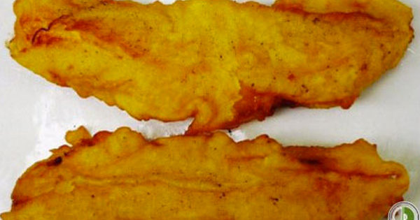 Raw banana fritters with chili dip